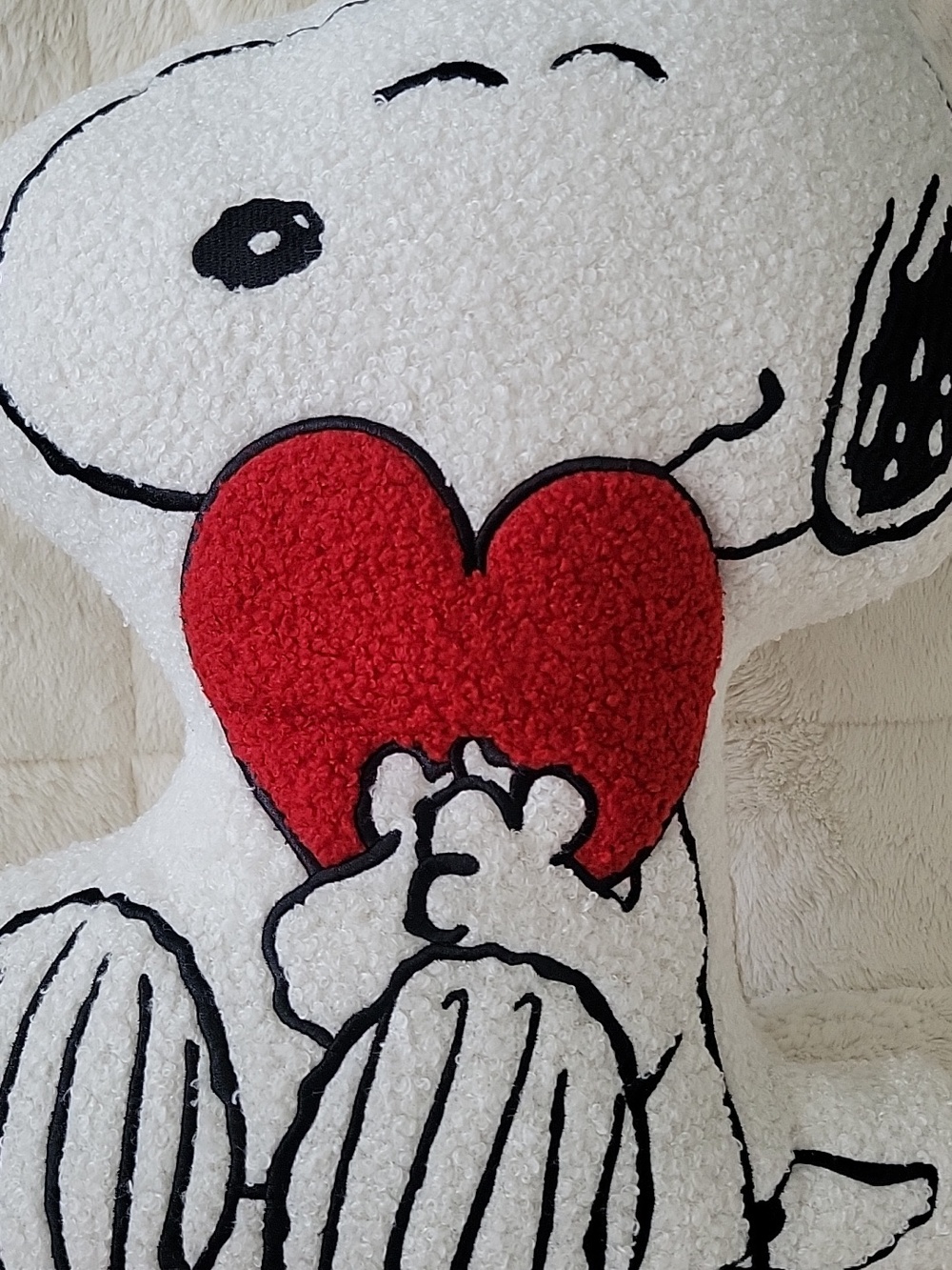 Peanuts Snoopy Decorative Pillow Hugging Heart Limided Edition - Picture 2 of 8